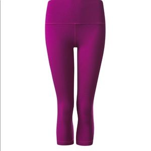 Lululemon Wunder Under sz 6 fuschia